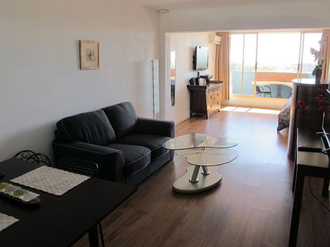 Studio 204 With Harbour, Ocean And Sunset Views From The Balcony - Accommodation ACT 8