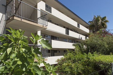 Studio 204 With Harbour, Ocean And Sunset Views From The Balcony - Accommodation ACT 26