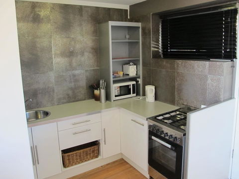 Studio 204 With Harbour, Ocean And Sunset Views From The Balcony - Accommodation ACT 20