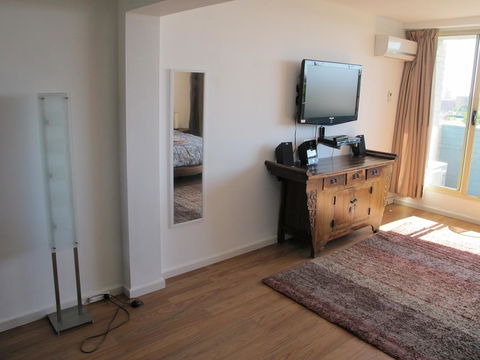 Studio 204 With Harbour, Ocean And Sunset Views From The Balcony - Accommodation ACT 14