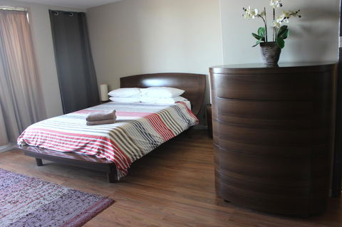 Studio 204 With Harbour, Ocean And Sunset Views From The Balcony - Accommodation ACT 16