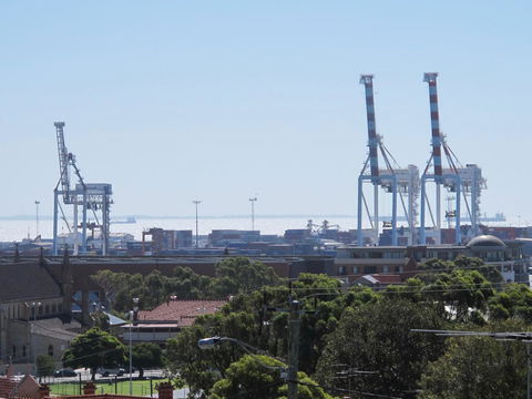 Studio 204 With Harbour, Ocean And Sunset Views From The Balcony - Accommodation ACT 11