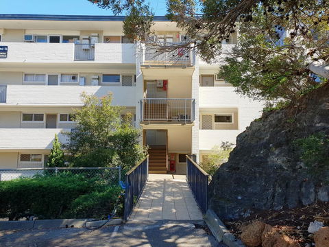 Studio 204 With Harbour, Ocean And Sunset Views From The Balcony - Accommodation ACT 17