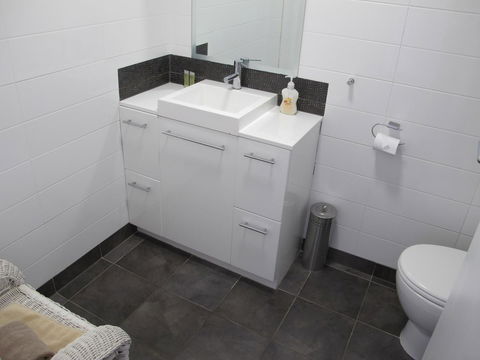 Studio 204 With Harbour, Ocean And Sunset Views From The Balcony - Accommodation ACT 5