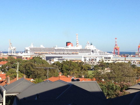 Studio 204 With Harbour, Ocean And Sunset Views From The Balcony - Accommodation ACT 12