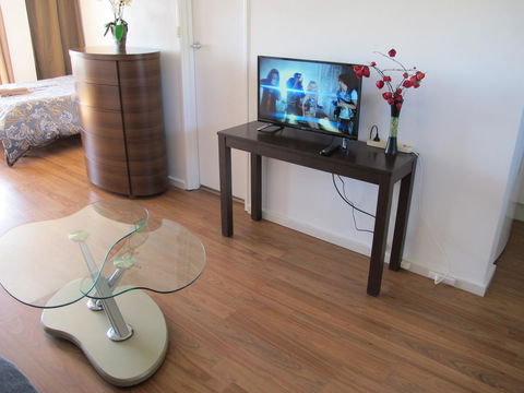 Studio 204 With Harbour, Ocean And Sunset Views From The Balcony - Accommodation ACT 15