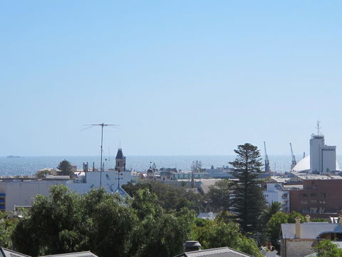 Studio 204 With Harbour, Ocean And Sunset Views From The Balcony - Accommodation ACT 13