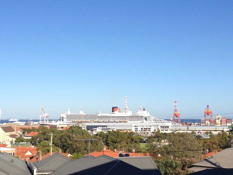 Studio 204 With Harbour, Ocean And Sunset Views From The Balcony - Accommodation ACT 1