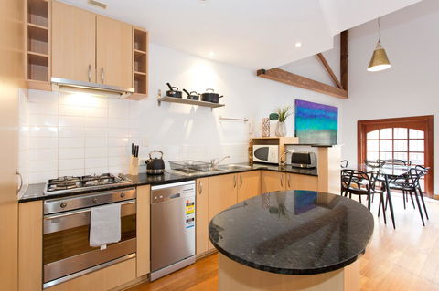 Windows On Pakenham - Accommodation ACT 7