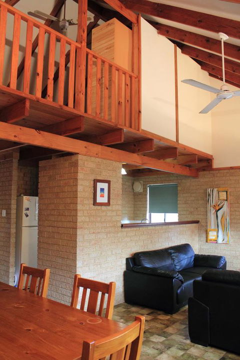Kestrel Chalets - Accommodation ACT 16