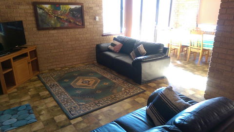 Kestrel Chalets - Accommodation ACT 6
