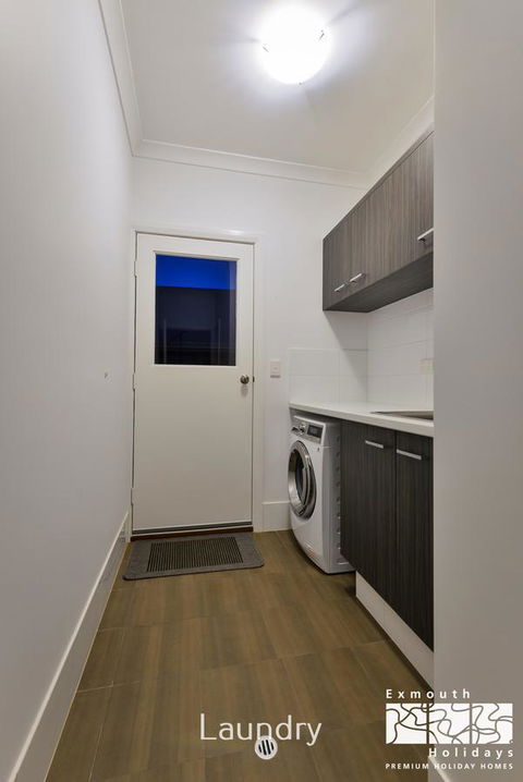 8 Kestrel Place - PRIVATE JETTY & POOL - Accommodation ACT 14