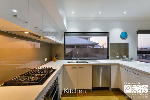 8 Kestrel Place - PRIVATE JETTY & POOL - Accommodation ACT 5
