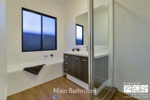 8 Kestrel Place - PRIVATE JETTY & POOL - Accommodation ACT 13