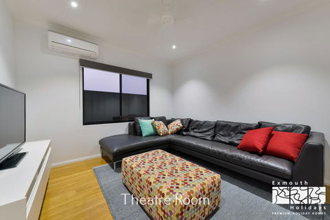 8 Kestrel Place - PRIVATE JETTY & POOL - Accommodation ACT 6