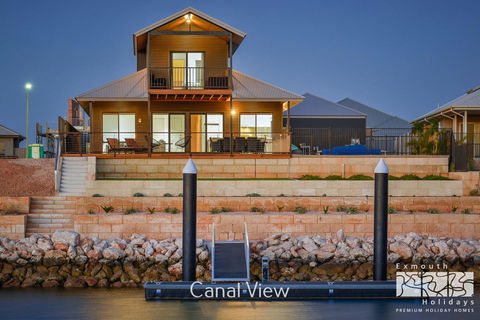 8 Kestrel Place - PRIVATE JETTY & POOL - Accommodation ACT 0