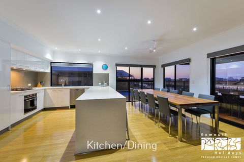 8 Kestrel Place - PRIVATE JETTY & POOL - Accommodation ACT 3