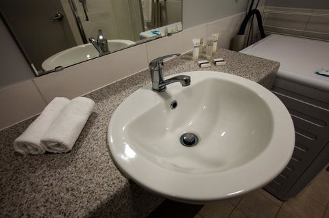 Beadon Bay Hotel - Accommodation ACT 10