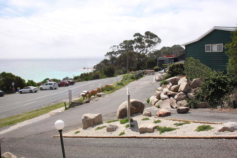 BINALONG BEACH COTTAGE Beachfront At Bay Of Fires Next To Restaurant - Accommodation ACT 19