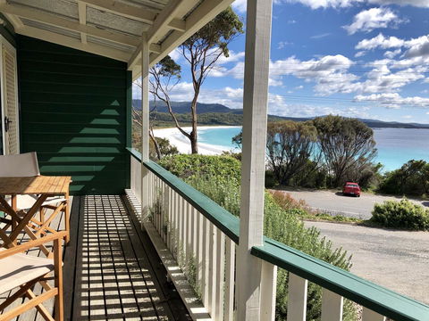 BINALONG BEACH COTTAGE Beachfront At Bay Of Fires Next To Restaurant - Accommodation ACT 1