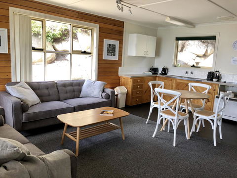 BINALONG BEACH COTTAGE Beachfront At Bay Of Fires Next To Restaurant - Accommodation ACT 2
