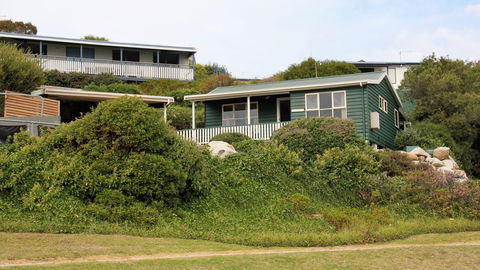 BINALONG BEACH COTTAGE Beachfront At Bay Of Fires Next To Restaurant - Accommodation ACT 8
