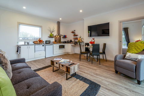 Erriba House - Accommodation ACT 5
