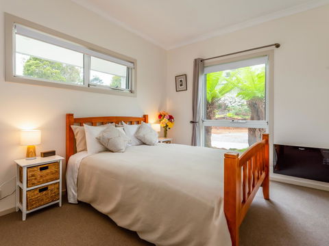 Erriba House - Accommodation ACT 11