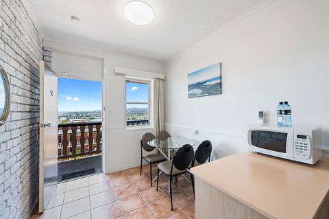 Coach House Launceston - Accommodation ACT 11
