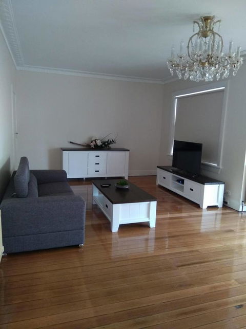 Riverbank Villa - Accommodation ACT 21