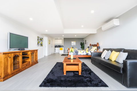 Views Forever - Devonport - Accommodation ACT 5
