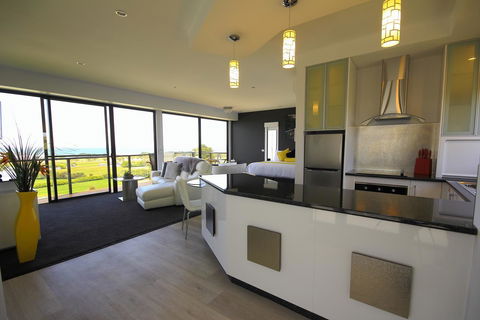 Horizon Deluxe Apartments - Accommodation ACT 3