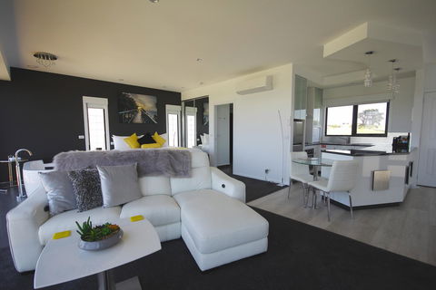 Horizon Deluxe Apartments - Accommodation ACT 1