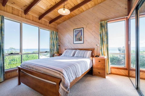 Freycinet Panorama - Accommodation ACT 11