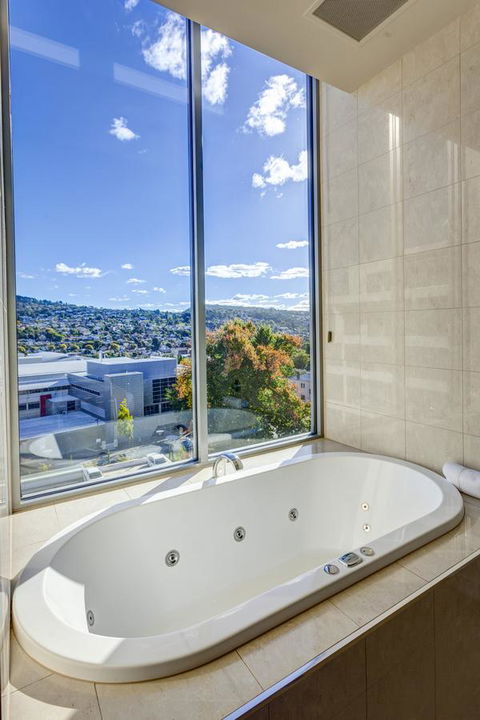 Mantra Charles Hotel - Accommodation ACT 2