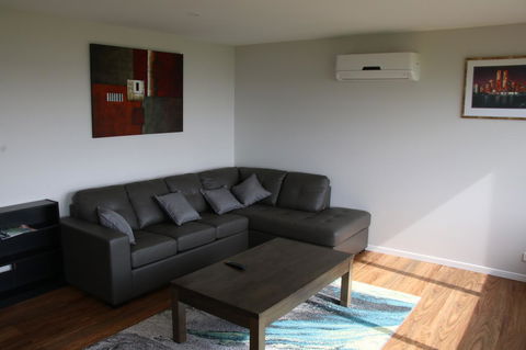 Penguin Seaside Farm - Accommodation ACT 4