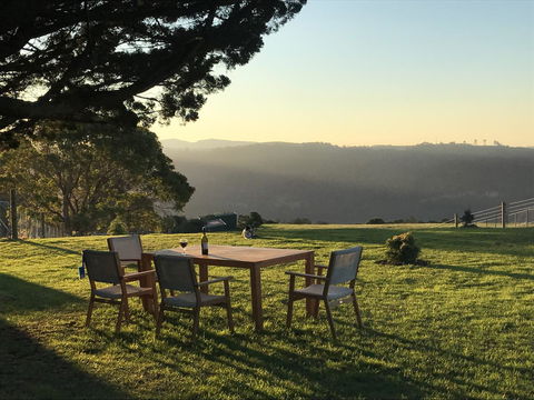 Highgrove - Accommodation ACT 17
