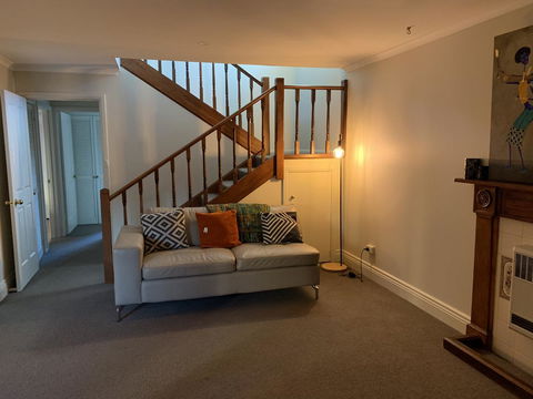 City Townhouse Walking Distance To City - Accommodation ACT 1