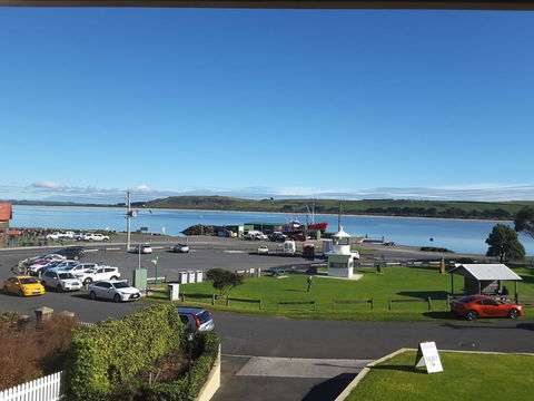 On The Terrace - Accommodation ACT 5