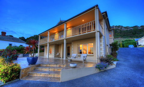 On The Terrace - Accommodation ACT 43