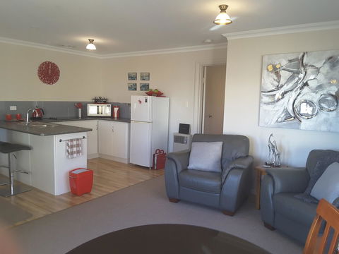 On The Terrace - Accommodation ACT 7