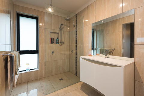 Euphoria House - Accommodation ACT 5