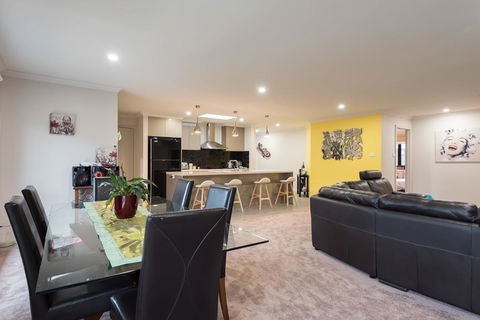 Euphoria House - Accommodation ACT 10