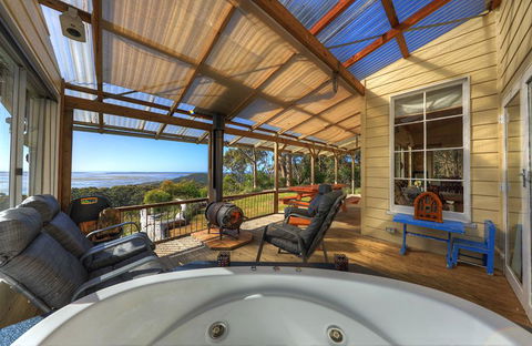 Island View Spa Cottage - Accommodation ACT 8
