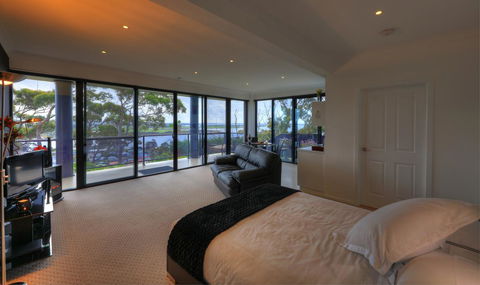 Sheer Pleasure Accommodation - Accommodation ACT 18