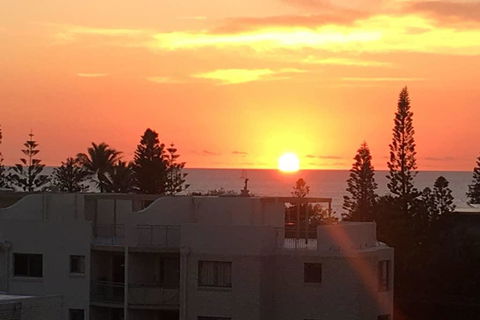 NEW UPMARKET COMFORTABLE 2 Bed, 2 Bath, OCEAN VIEWS, 250m To BUDDINA BEACH! - Accommodation ACT 1