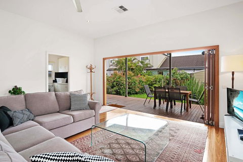 Newcastle Executive Homes - Cooks Hill Cottage - Accommodation ACT 0