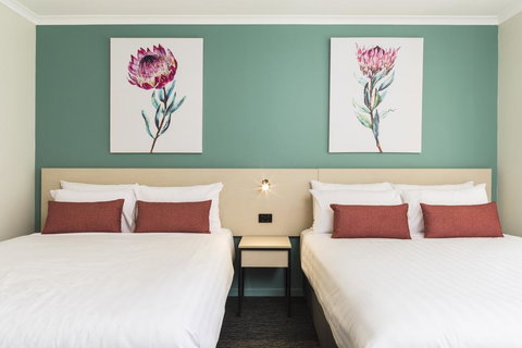 Nightcap At Balaclava Hotel - Accommodation ACT 1
