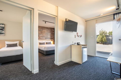 Nightcap At Westside Hotel - Accommodation ACT 3
