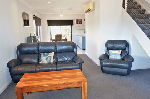 Ningaloo Breeze Villa 6 - 3 Bedroom Fully Self-Contained Holiday Accommodation - Accommodation ACT 2
